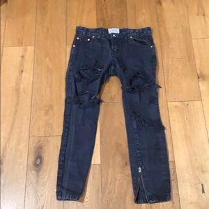 Super cute black ripped one jeans
